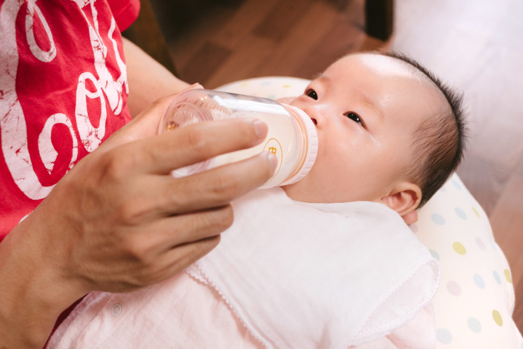 赤ちゃんがゲップする前に寝ちゃう ゲップを出すコツは 30代主婦の子育てブログ